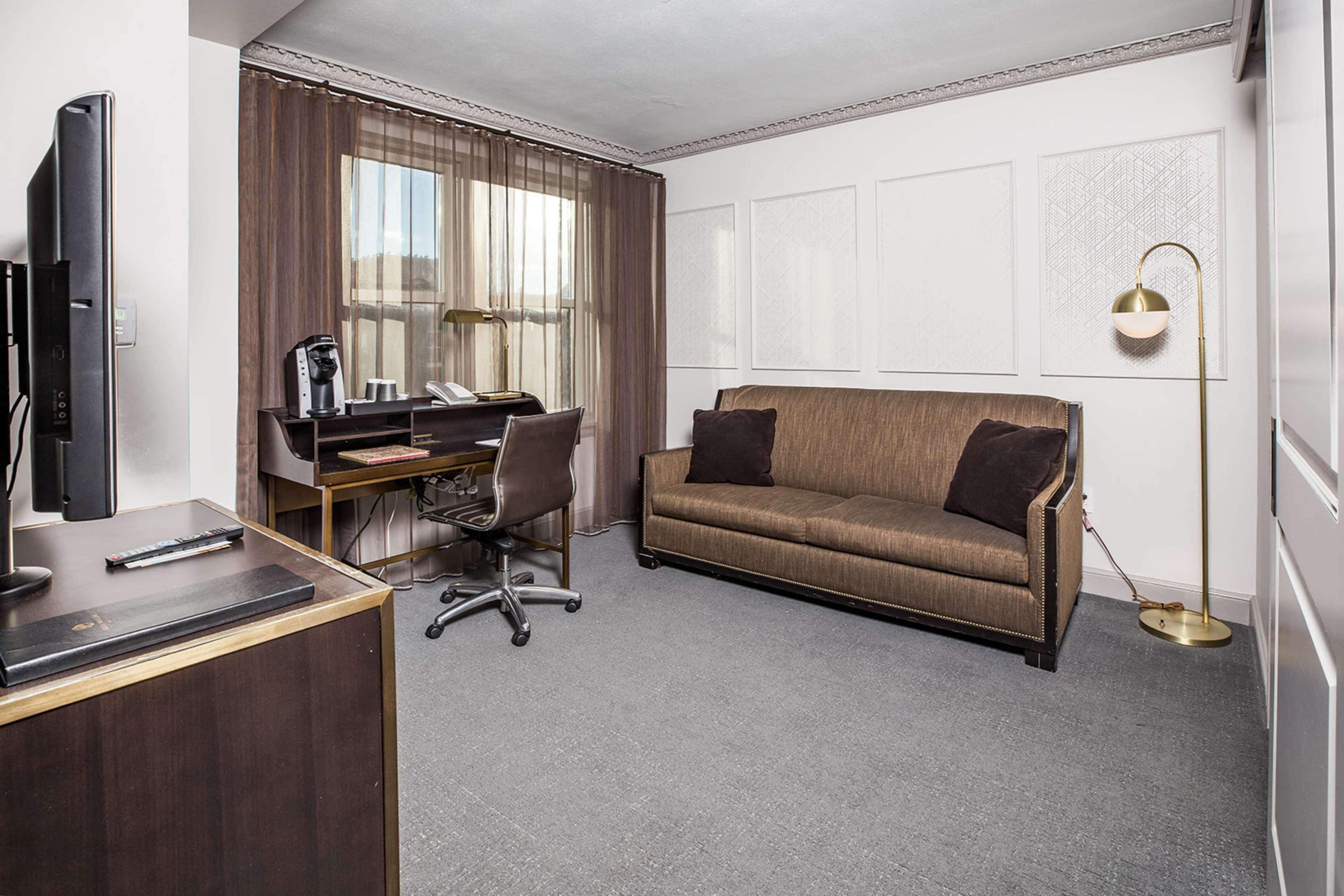 Hotel Phillips Kansas City, Curio Collection By Hilton Εξωτερικό φωτογραφία