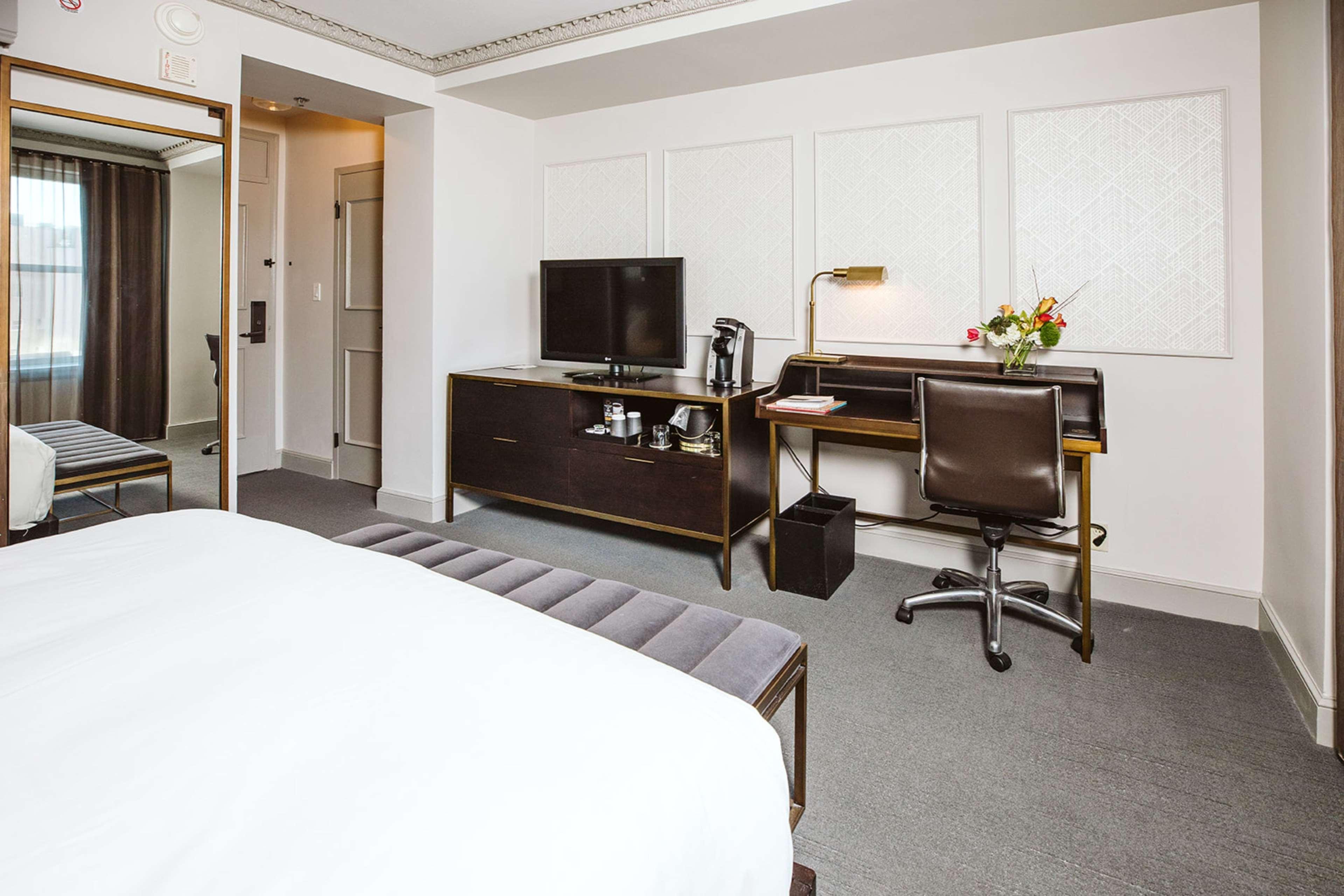 Hotel Phillips Kansas City, Curio Collection By Hilton Εξωτερικό φωτογραφία