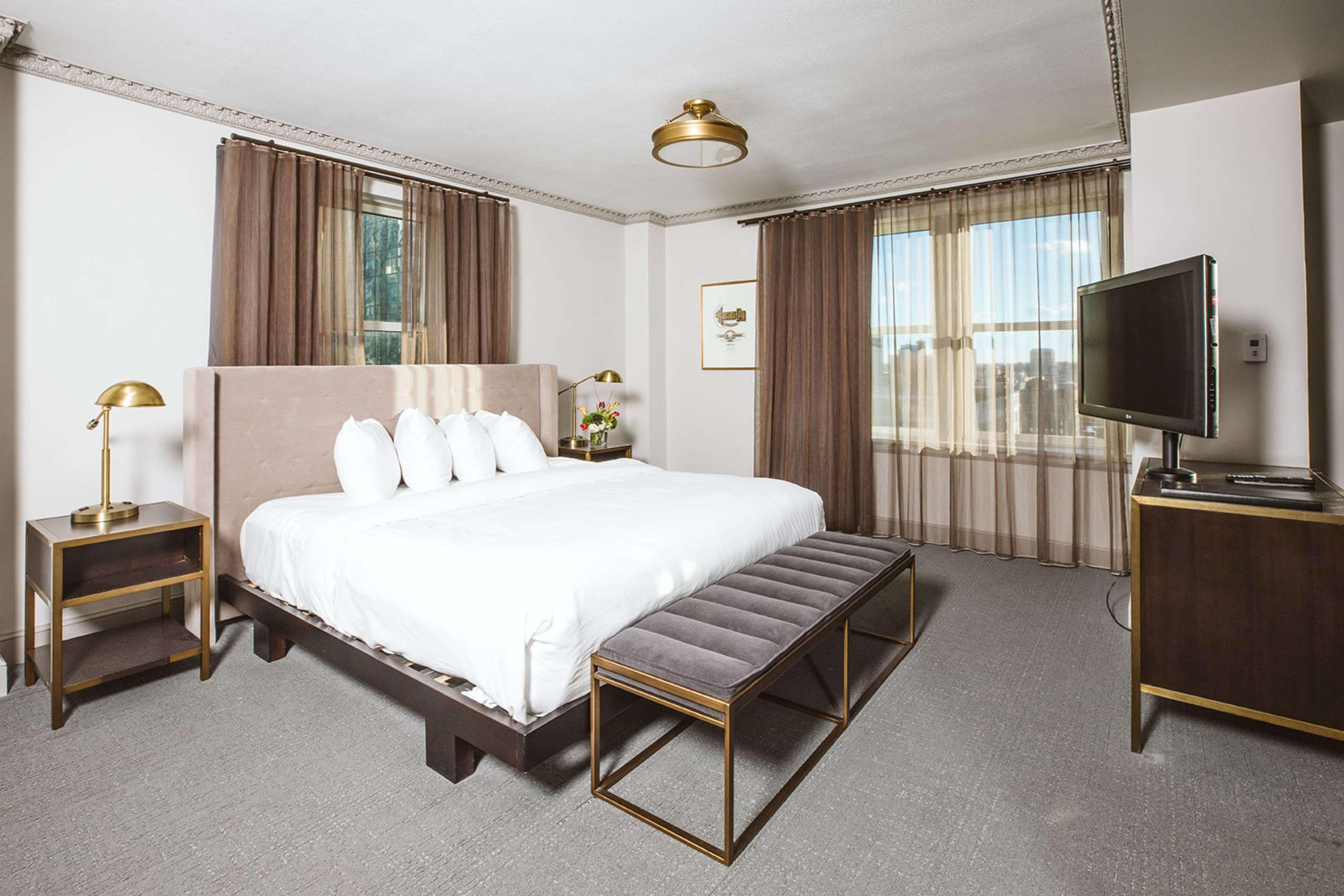 Hotel Phillips Kansas City, Curio Collection By Hilton Εξωτερικό φωτογραφία