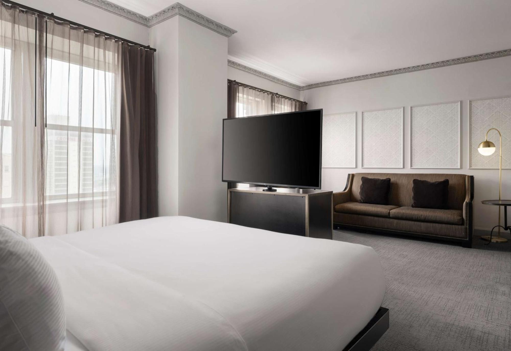 Hotel Phillips Kansas City, Curio Collection By Hilton Εξωτερικό φωτογραφία