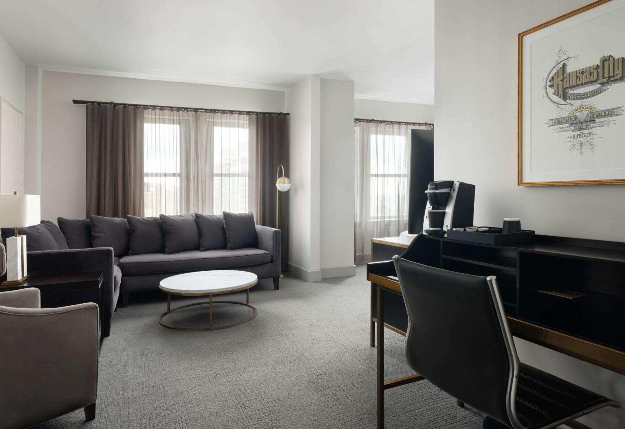 Hotel Phillips Kansas City, Curio Collection By Hilton Εξωτερικό φωτογραφία