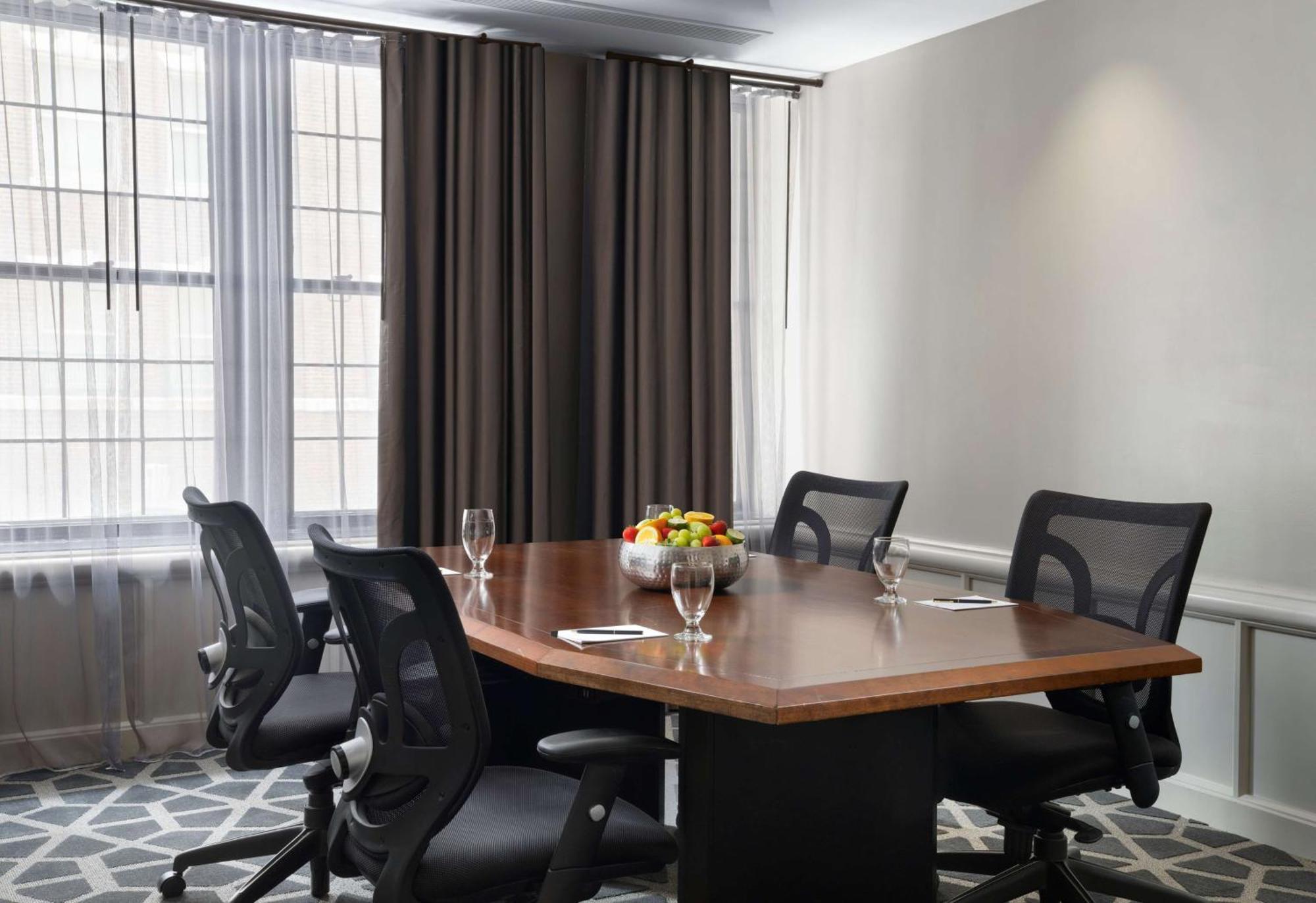Hotel Phillips Kansas City, Curio Collection By Hilton Εξωτερικό φωτογραφία